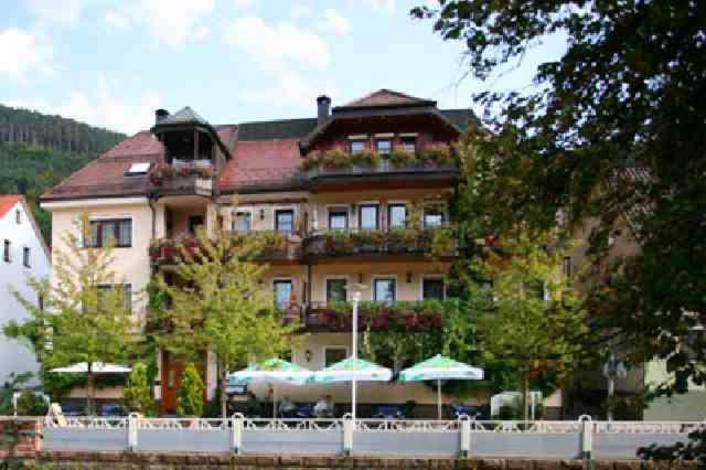 Hotel Restaurant Alte Linde Bad Wildbad Buitenkant foto